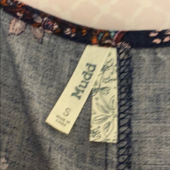 Slightly cropped shirt - Picture 3 of 3